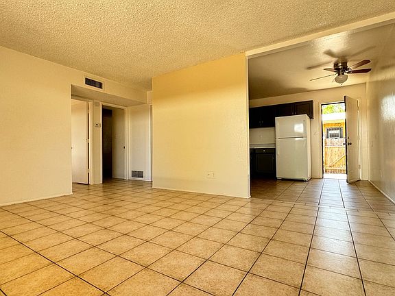 2nd image of 2505 N Dodge Blvd #De2505-e3