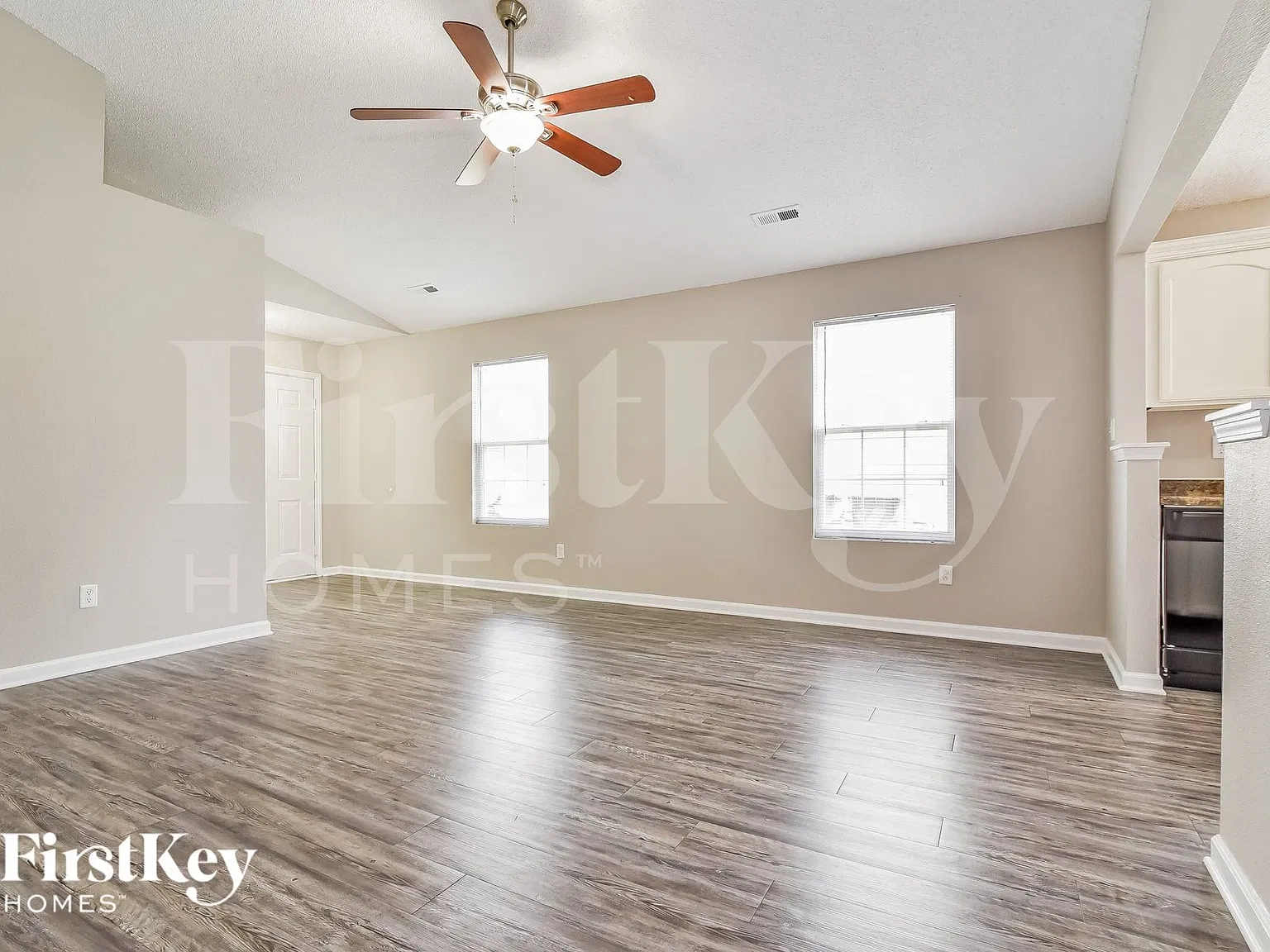 3 bed, 2.0 bath, 1270 sqft, $1,840 — Photo 4