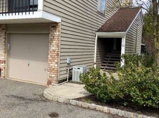 122 Overlook Dr #2816, Clinton, NJ 08809