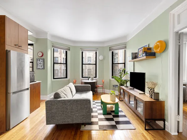 78 Eighth Avenue image 1 of 10