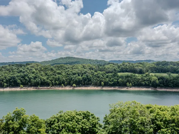 364 Twin Rivers Dr, Bronston, KY 42518