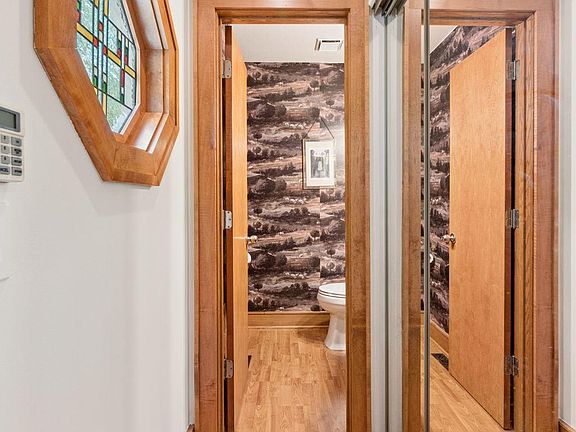 4th image of 430 3rd Ave NE