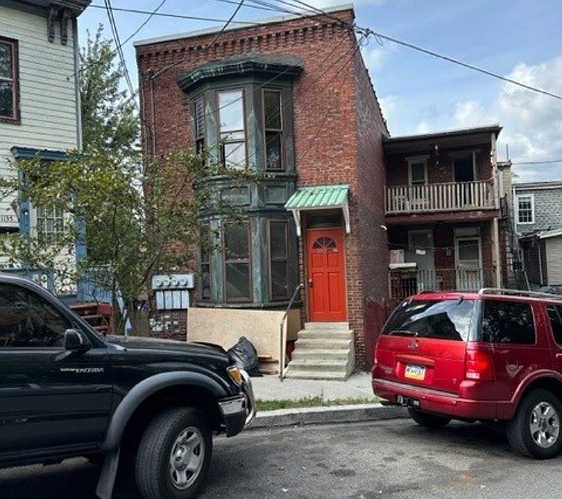 1st image of 1133 Derry St APT 2