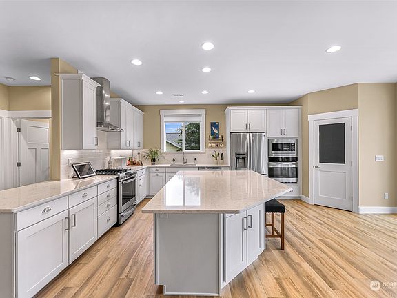 5th image of 3037 Birchwood Ave