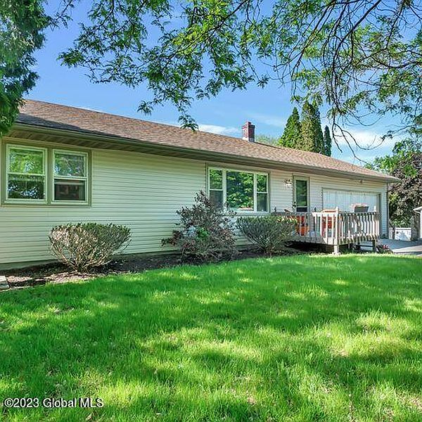 2nd image of 292 Menemsha Lane