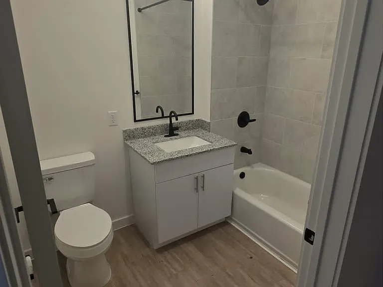 Memorial Apartments — Photo 5