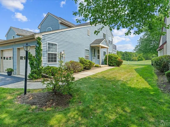 9 Bedfordshire Dr #C, Monroe Township, NJ 08831