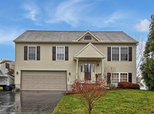 105 Olde Hickory Rd, Mount Wolf, PA 17347