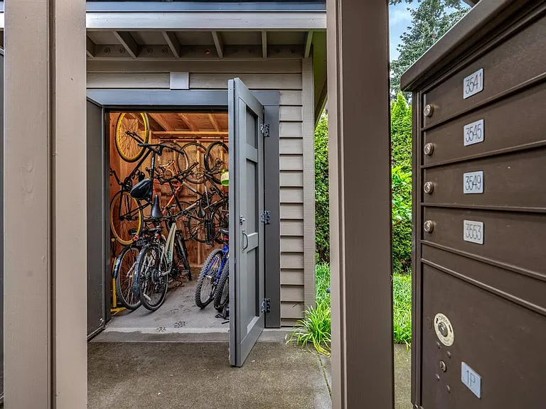 3553 SE Yamhill St — Photo 20