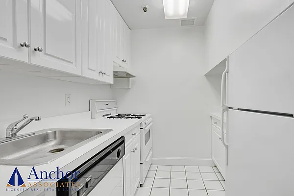 Rented by Anchor Associates | media 10