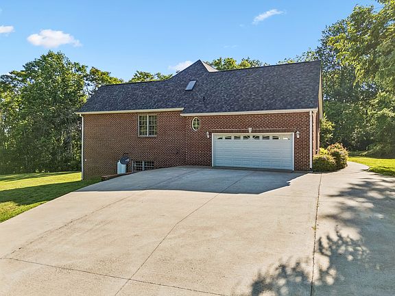 63rd image of 4024 Williamsport Pike