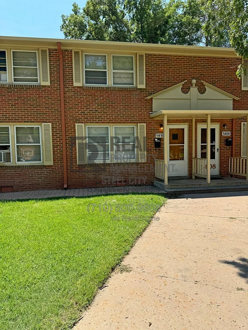 2 bed, 1.5 bath, 940 sqft, $975 — Photo 1