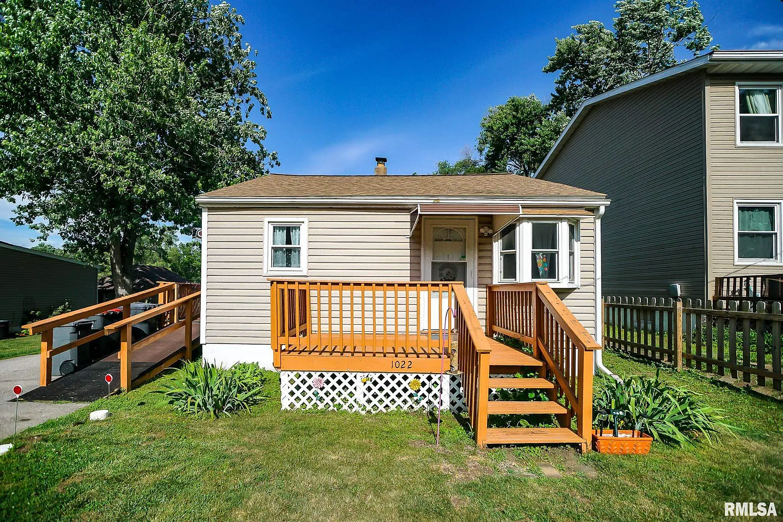 1022 Augusta St photo 1