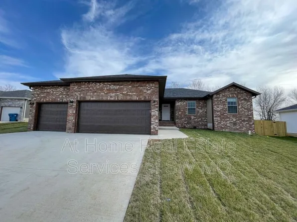 2120 N 21st St, Ozark, MO 65721