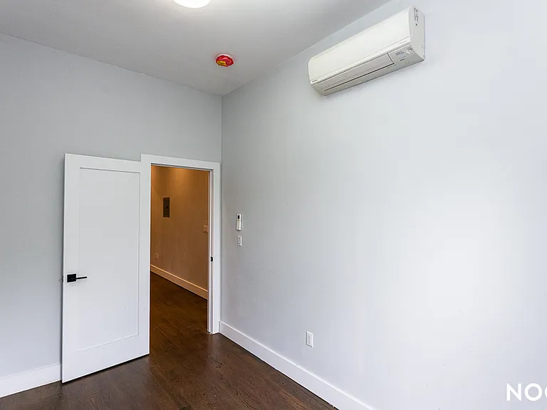320 Macdougal St #2F — Photo 8