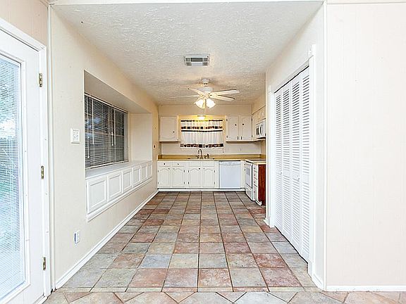 5th image of 2711 Heritage Colony Dr