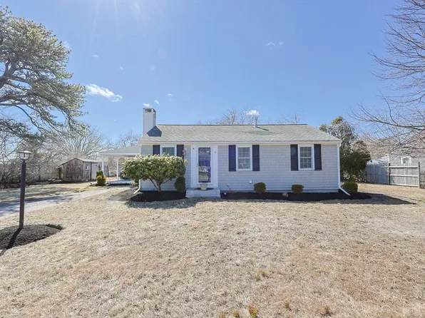 25 Niagara Ln, West Yarmouth, MA 02673