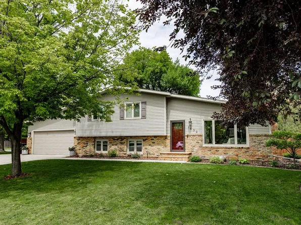 1632 Flickertail Cir S, Fargo, ND 58103