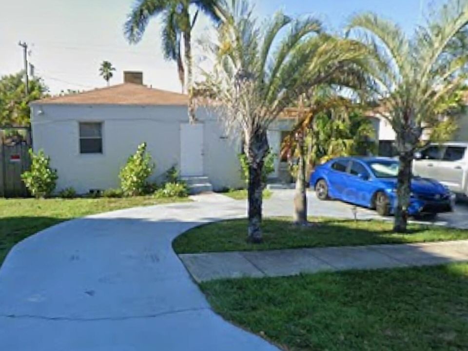 1st image of 1824 Roosevelt St #B