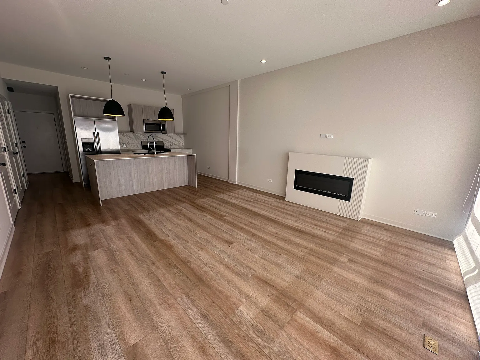1 bed, 1.5 bath, 850 sqft, $2,500 — Photo 3