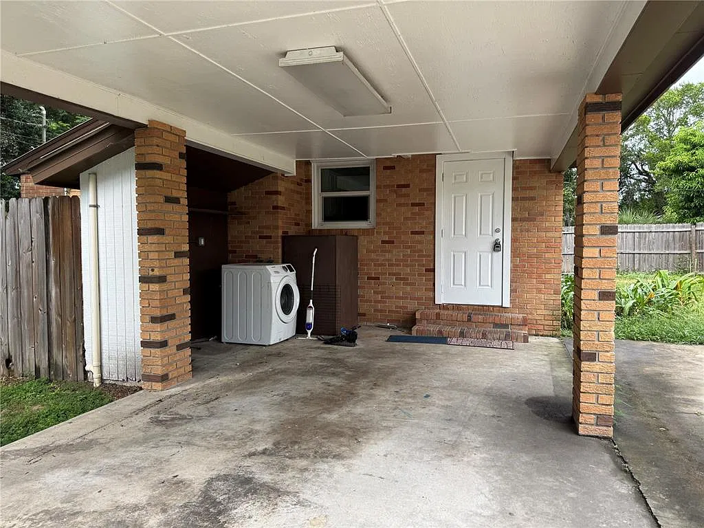 1 bed, 1.0 bath, 831 sqft, $1,100 — Photo 3