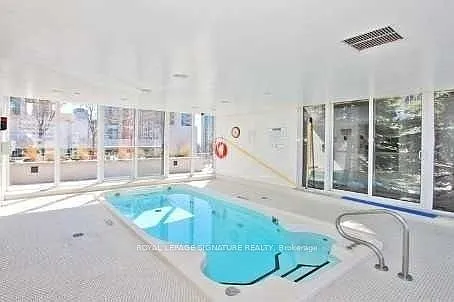 270 Wellington St W #1022 — Photo 12