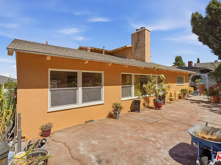 4131 Mantova Dr — Photo 32