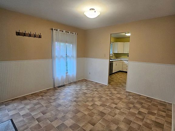 5th image of 491 Westgate Dr