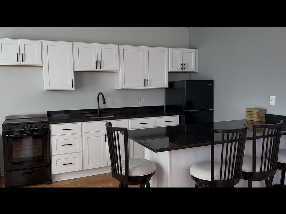 2nd image of 28 Hancock St #2