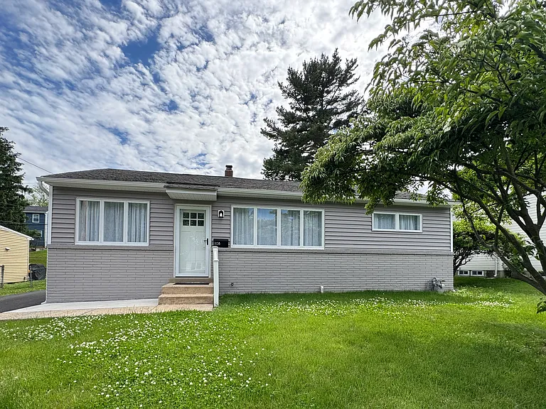 108 Fern Ave — Photo 1