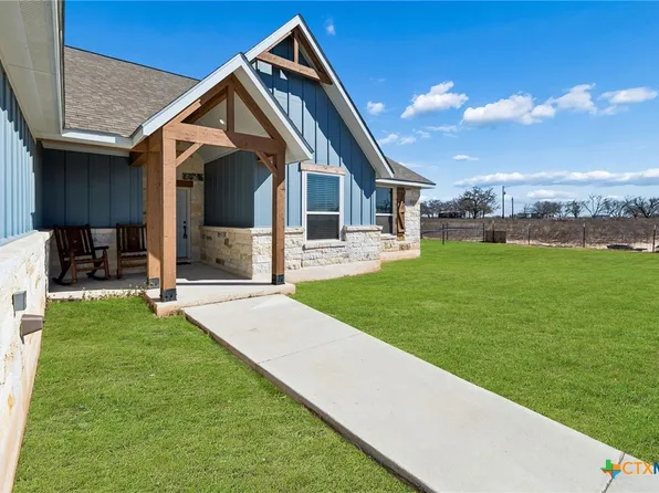 5476 County Road 427, Stockdale, TX 78160