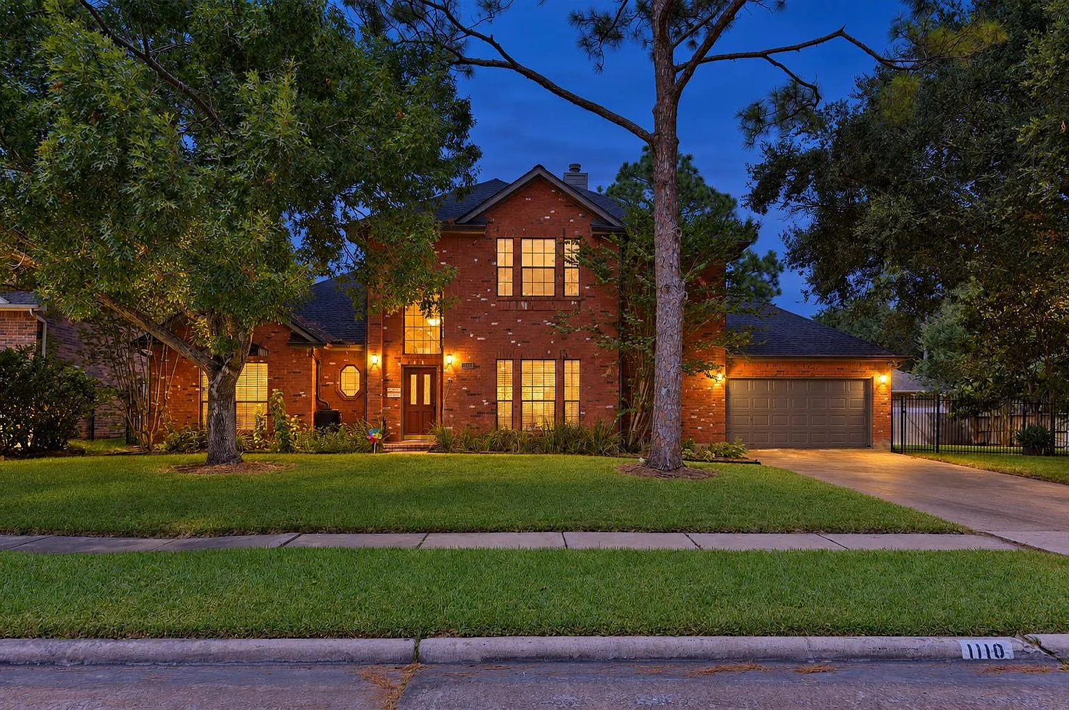 4 bed, 2.5 bath, 2438 sqft, $2,800 — Photo 1