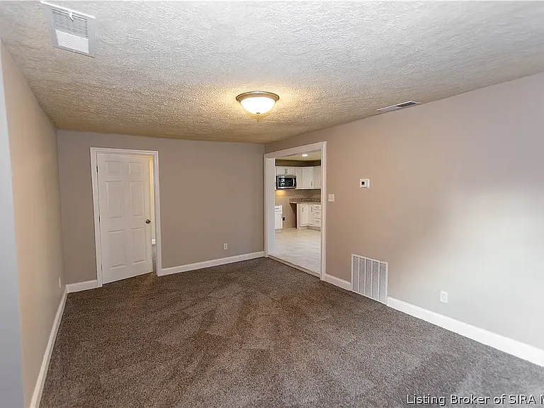 1725 E Oak St — Photo 7