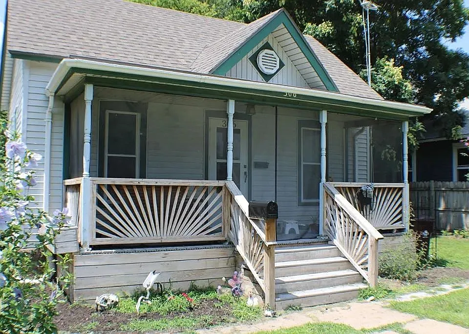 306 S Main St