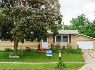 340 Clymer Rd, Hiawatha, IA 52233