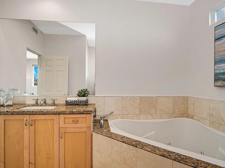 1413 Locust St — Photo 23