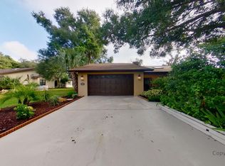 8211 River Country Dr, Weeki Wachee, FL 34607