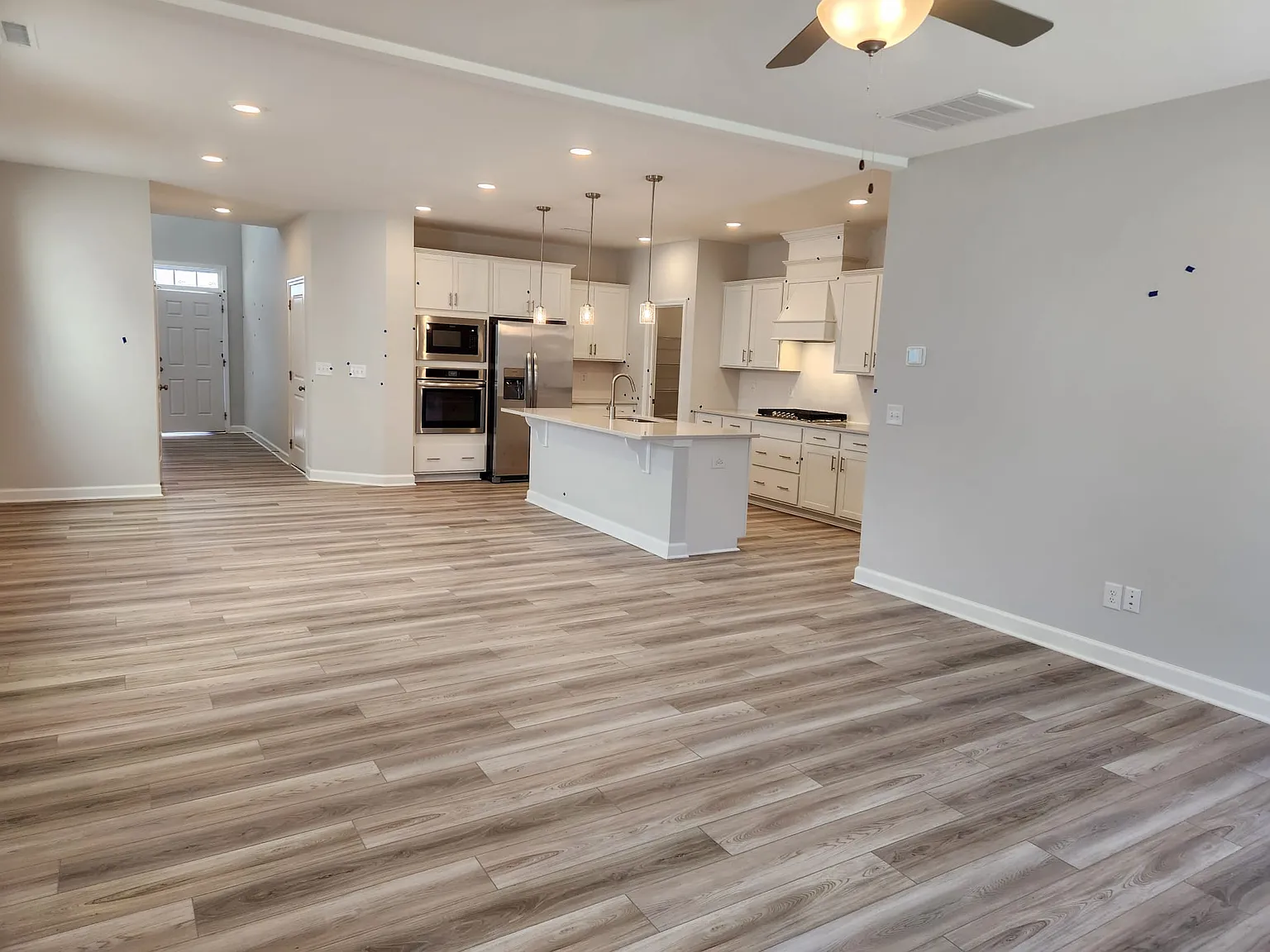 4 bed, 2550 sqft, $2,100 — Photo 4