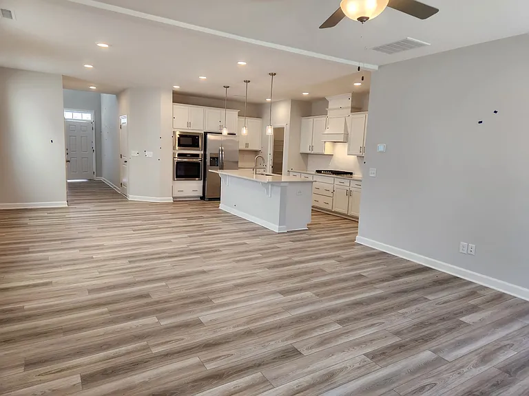290 Gregory Village Dr — Photo 4