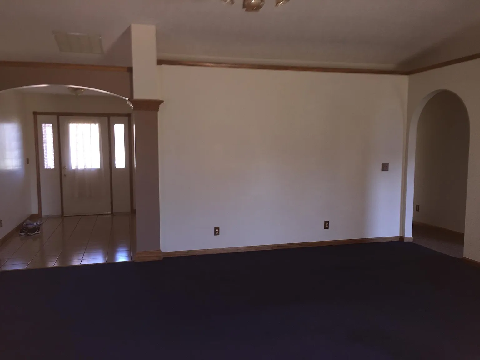 512 W Hoewisher Rd — Photo 2