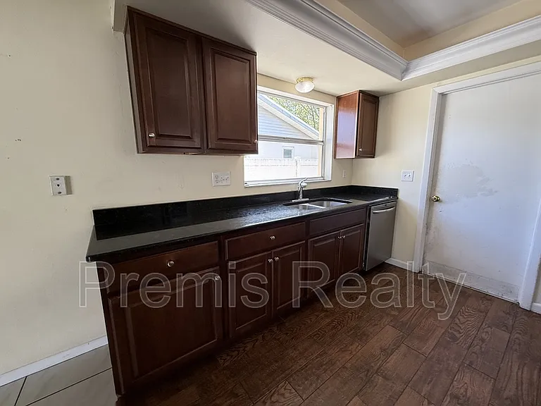 2238 Colonial Dr — Photo 13