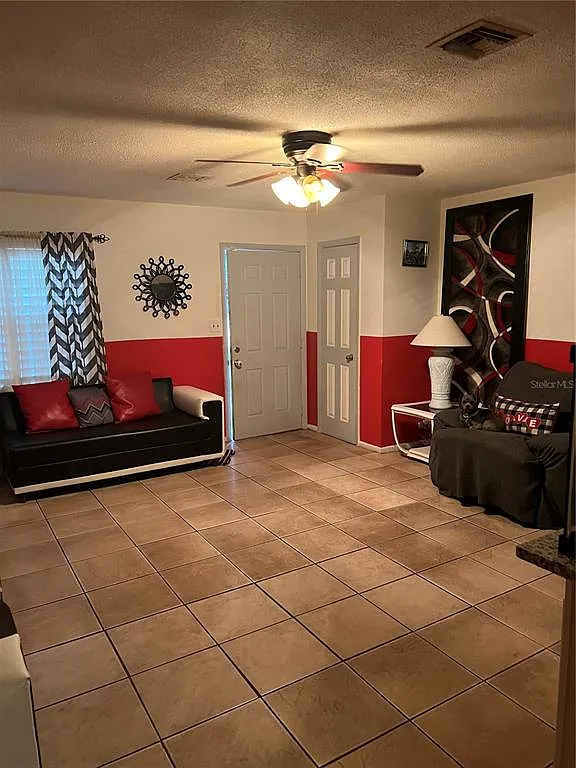 3 bed, 2.0 bath, 1422 sqft, $2,350 — Photo 4