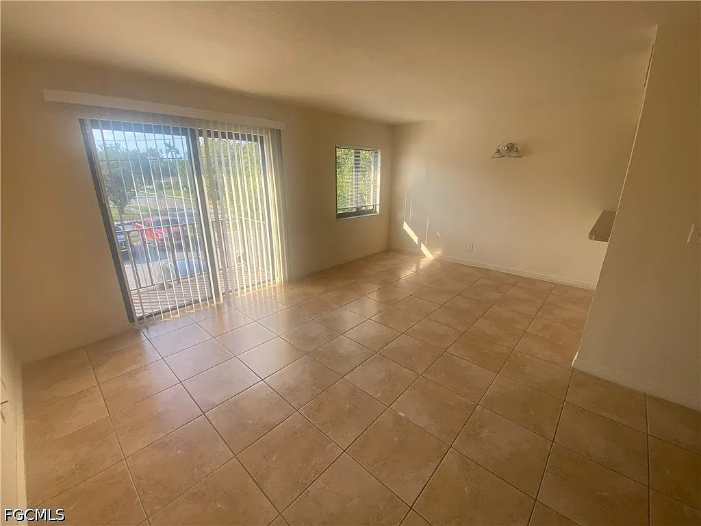 1 bed, 1.0 bath, 600 sqft, $950 — Photo 2