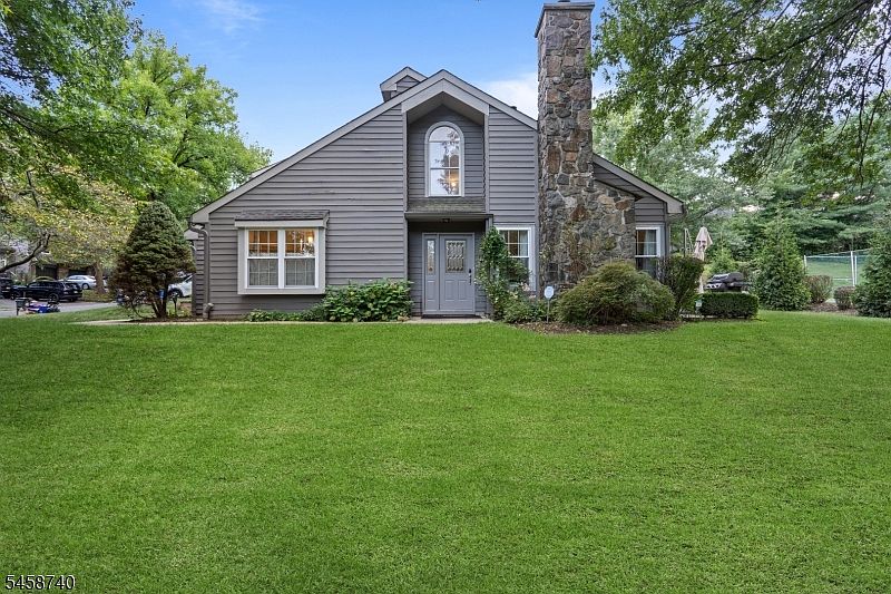 1st image of 40A Roxbury Ct #A