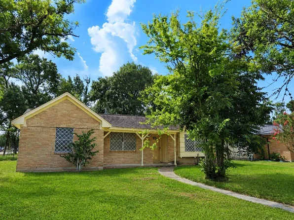 101 Hickory St, Lake Jackson, TX 77566