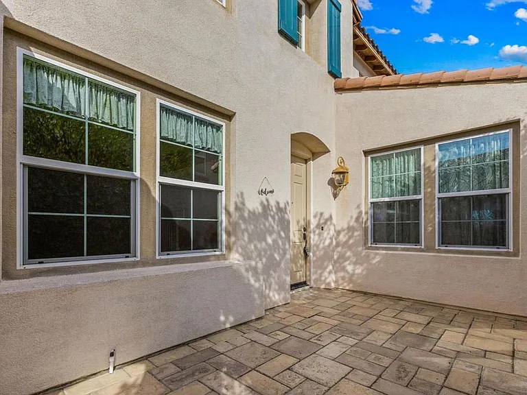 851 Antilla Way — Photo 4
