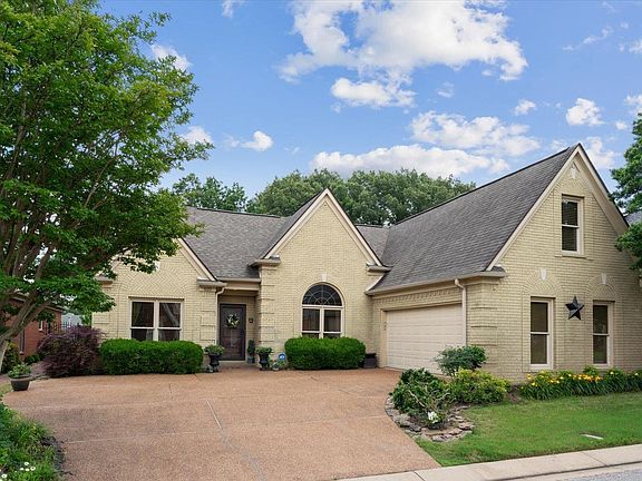 2nd image of 620 Warwick Oaks Ln W