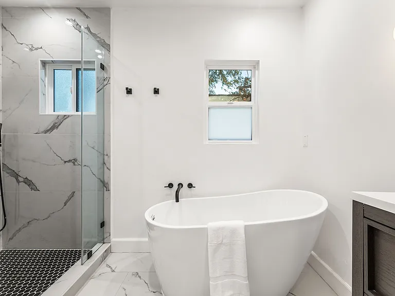 1400 N Orange Dr — Photo 13