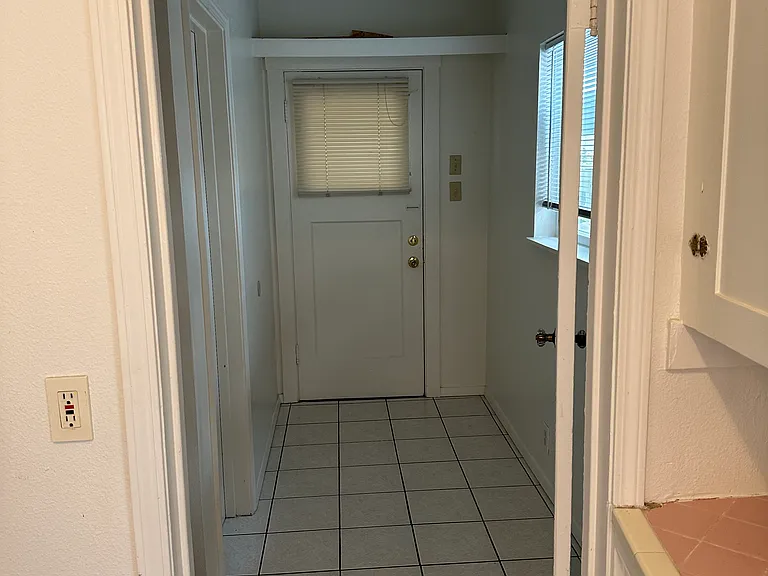 1811 Commercial Way #A — Photo 22