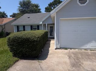 303 Holly Ct, Kingsland, GA 31548
